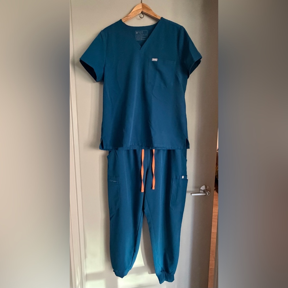 FIGS Catarina Scrub Top (XL) and Uman Relaxed Jogger Pants (XXL) Set